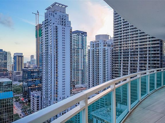 5th image of 951 Brickell Ave APT 2910