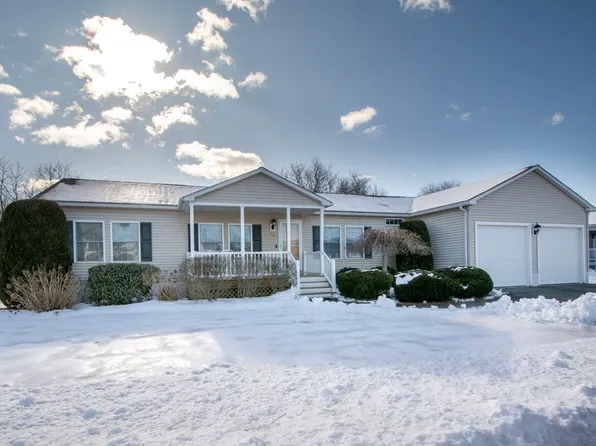 29 Brookstone Dr, Bridgewater, MA 02324