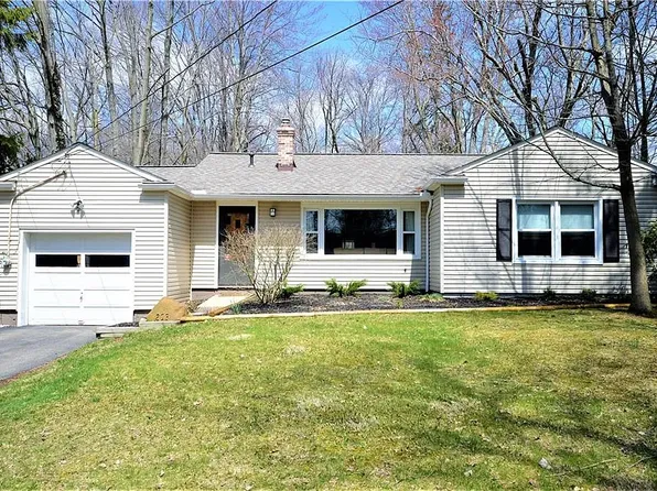 203 Hazelwood Dr, Chagrin Falls, OH 44022