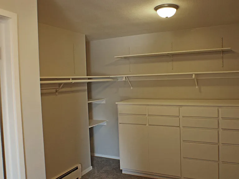 Lexington Hills Apartments — Photo 33