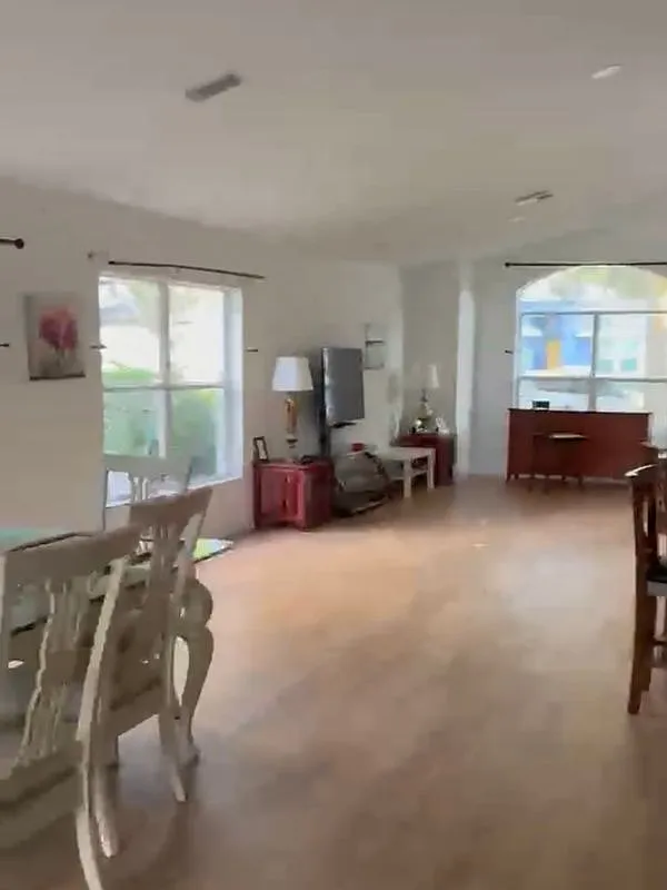 3 bed, 2.0 bath, 1742 sqft, $2,300 — Photo 4