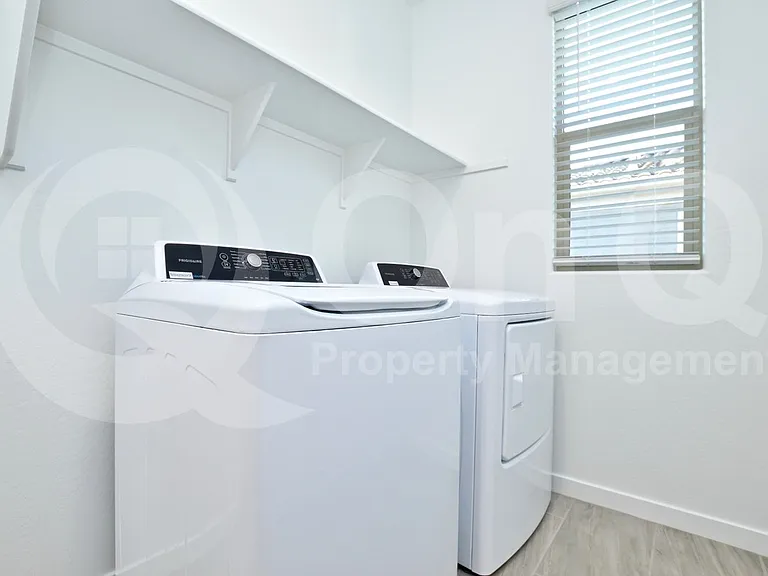 1078 E Sabino Dr — Photo 12