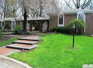 18 Westcliff Dr, Great Neck, NY 11020