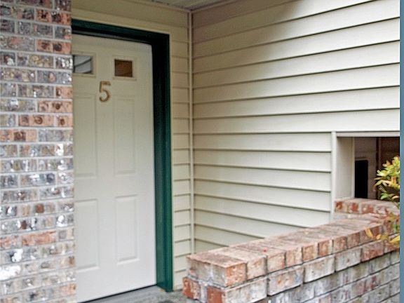 4th image of 19523 Firlands Way N Unit A5