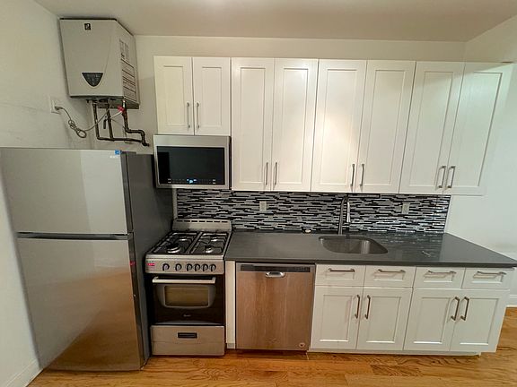 3rd image of 235 Jefferson St APT 2L