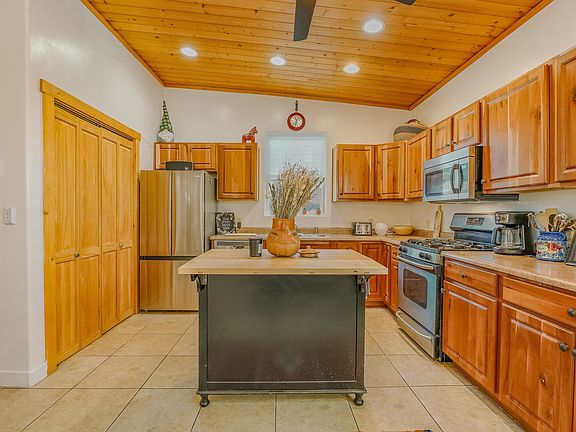 3rd image of 329 A Randall Lane