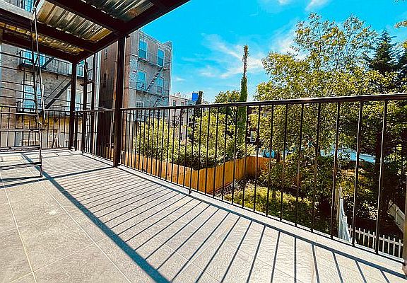 2nd image of 283 Kingsland Ave #4