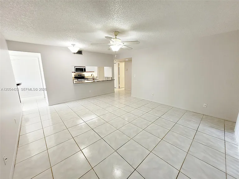7523 Greenlake Way #C — Photo 12