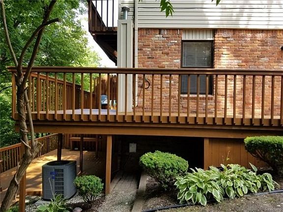 3rd image of 11705 Sycamore Dr