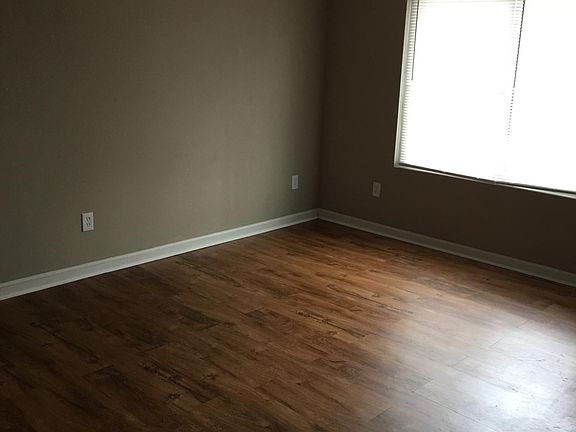 3rd image of 6431 Betts Ave