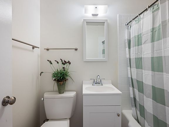 4th image of 2300 NE 54th St #2303