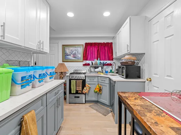 67-02 Almeda Avenue image 15 of 41