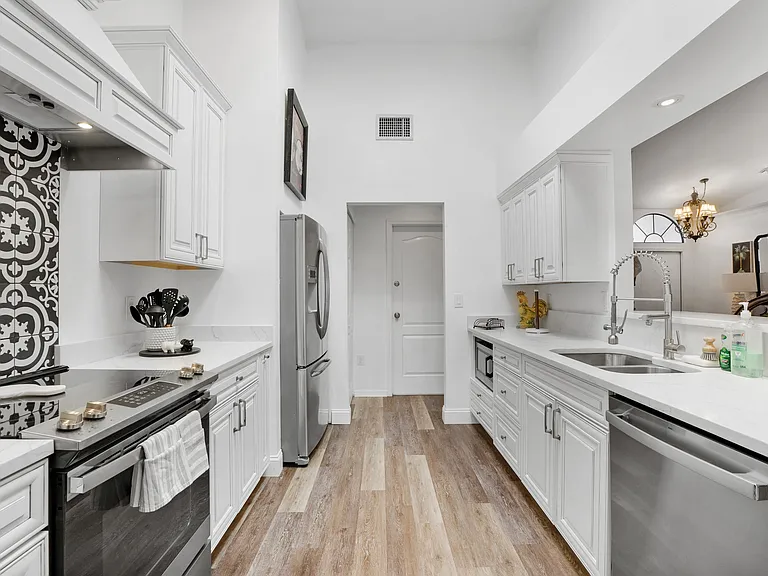 Citrus Dr — Photo 2