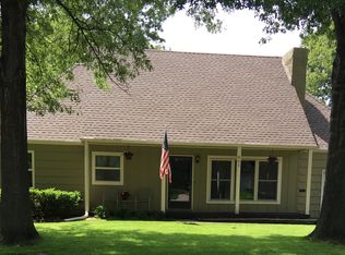 821 S Hunter Dr, Olathe, KS 66061