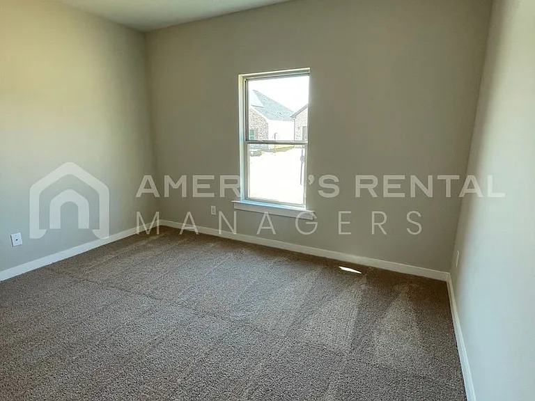 2124 Sullivan Dr — Photo 27