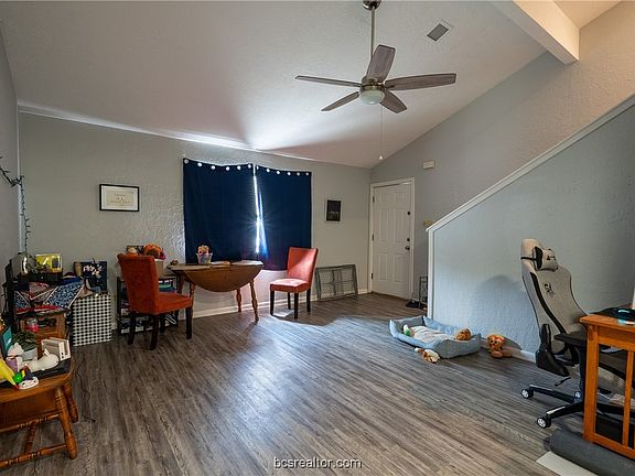3rd image of 307 Spruce St APT B