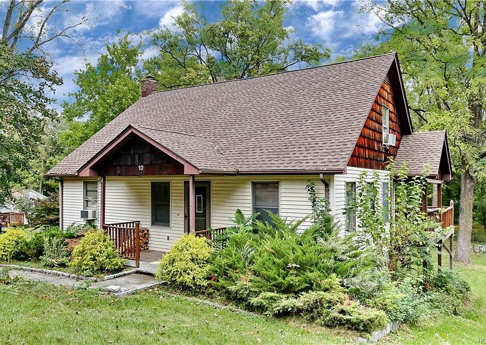 1st image of 10 Hoover Pl