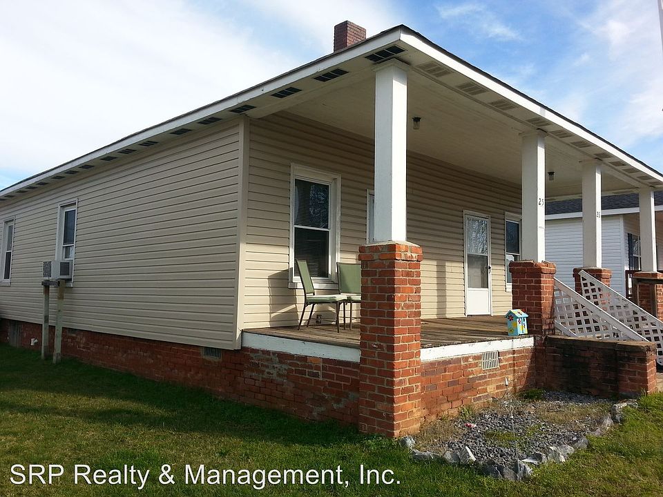 2nd image of 2526 Maple Ave #26