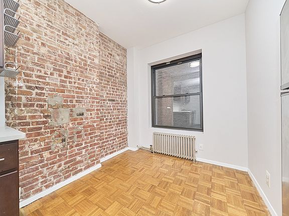 3rd image of 333 W 43rd St APT 2B
