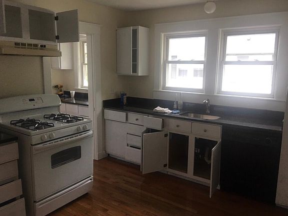 3rd image of 9 Elmwood Park