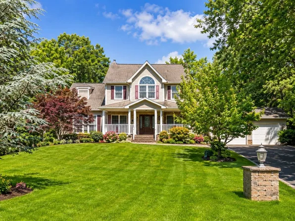 91 Barnes Rd, Manorville, NY 11949