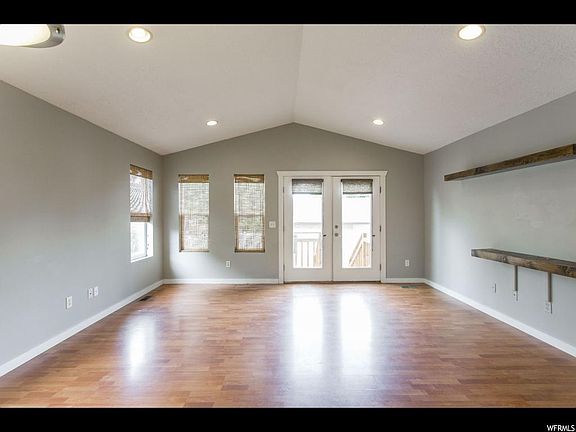 3rd image of 2724 S Richmond St E