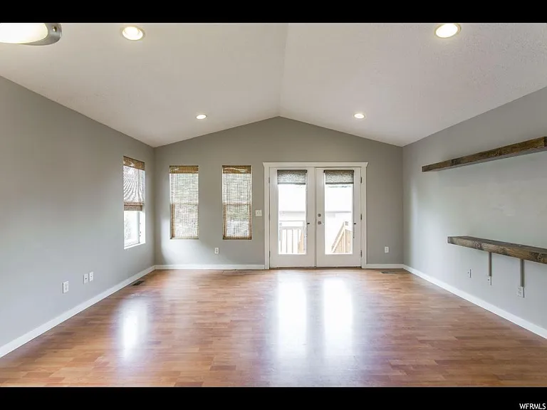 2724 S Richmond St E — Photo 3