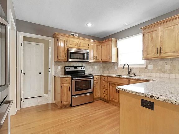 4th image of 7624 W 148th Ter