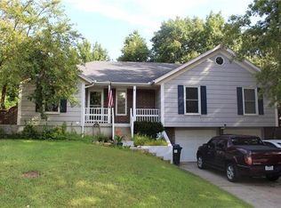 1811 SW Mic O Say Dr, Blue Springs, MO 64015