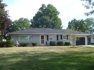 242 Macarthur Dr, Mukwonago, WI 53149