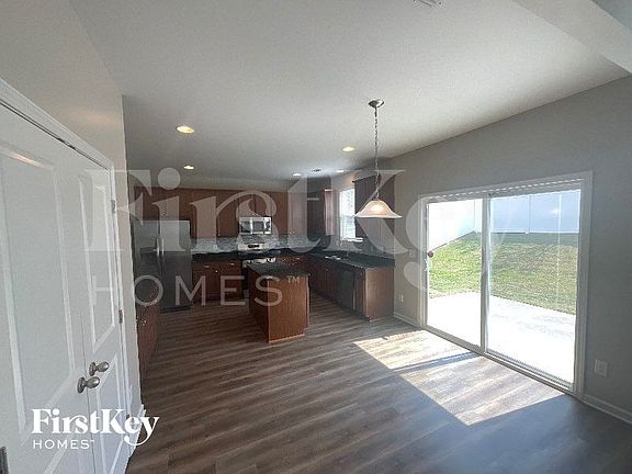 4th image of 3946 Massey Run