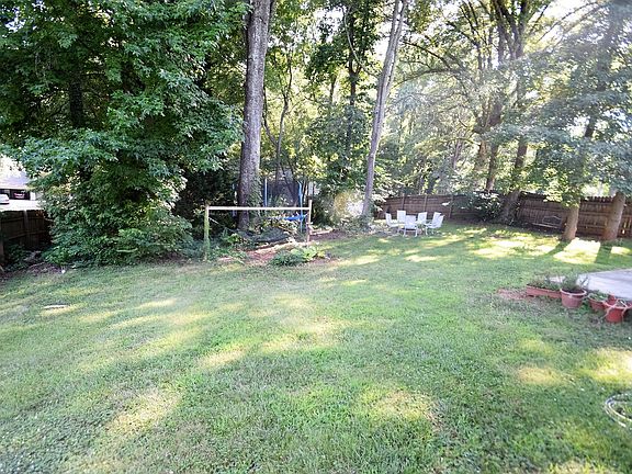 5th image of 9301 Plashet Ln