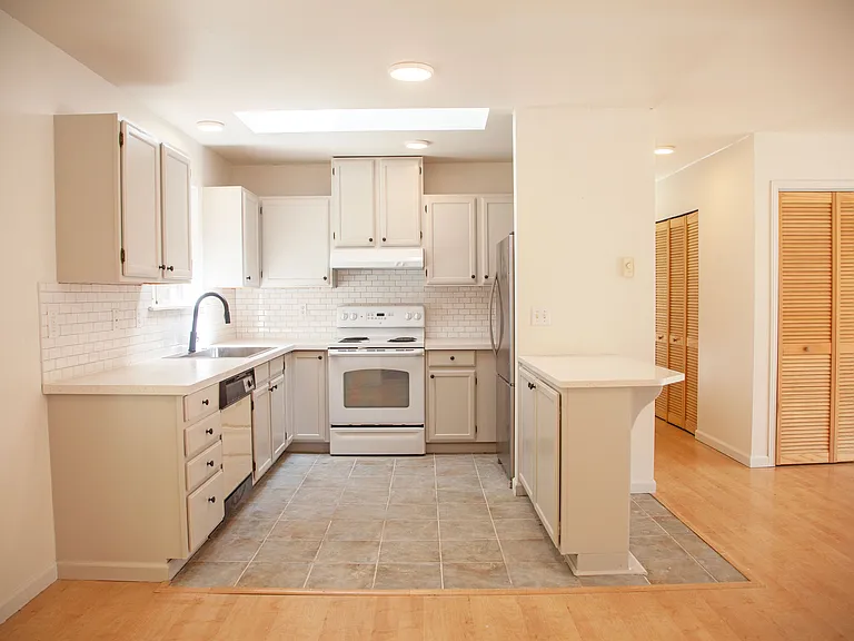 6530 NE Center St — Photo 4