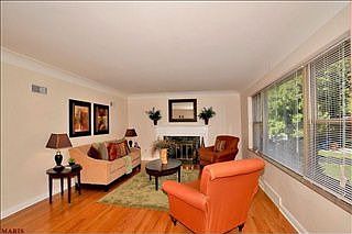 3rd image of 10 Pricemont Dr