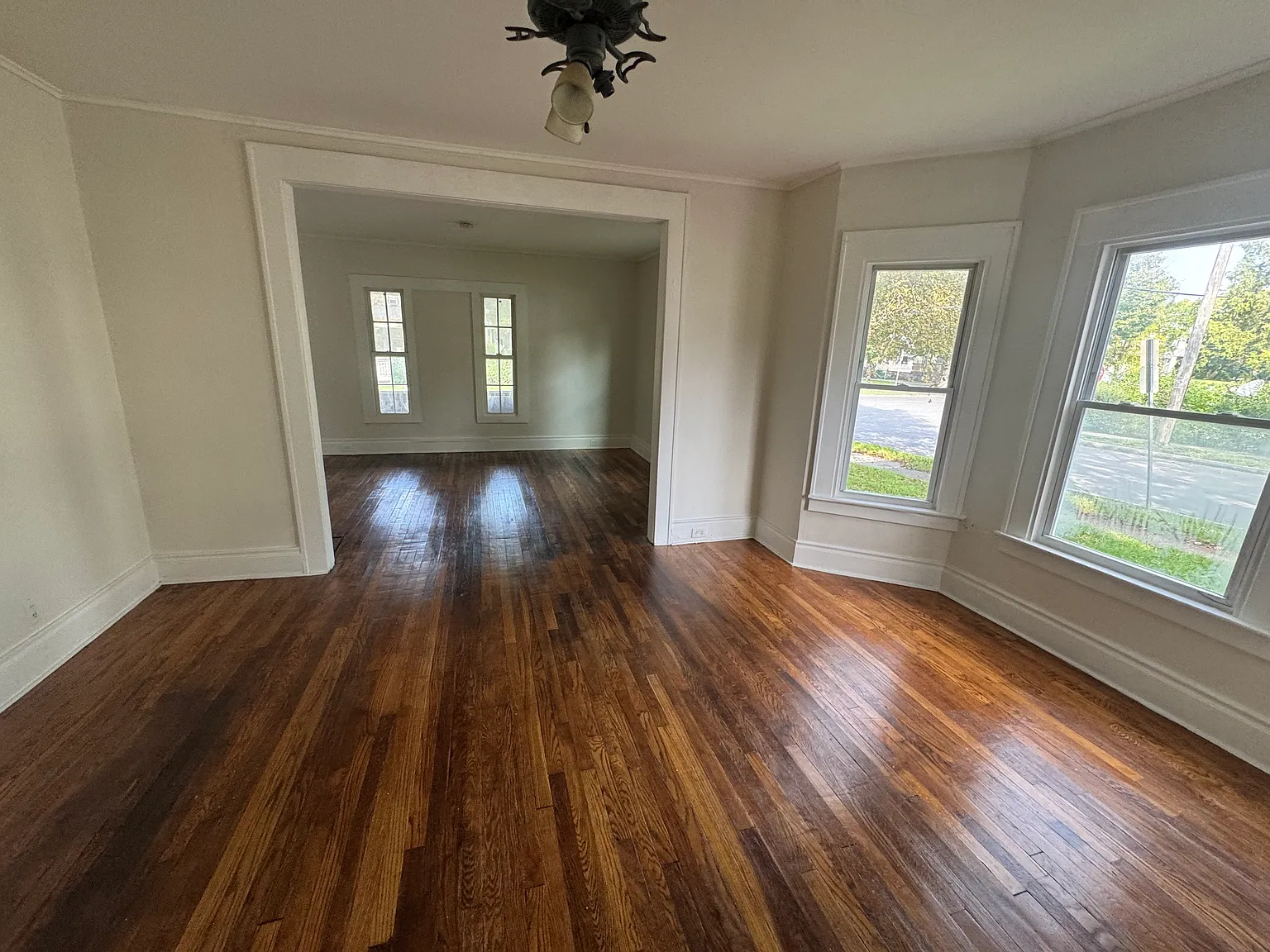 3 bed, 1200 sqft, $1,600 — Photo 2
