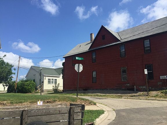 2nd image of 751 1st St NW