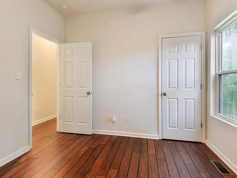1099 Smith St SW #B — Photo 10