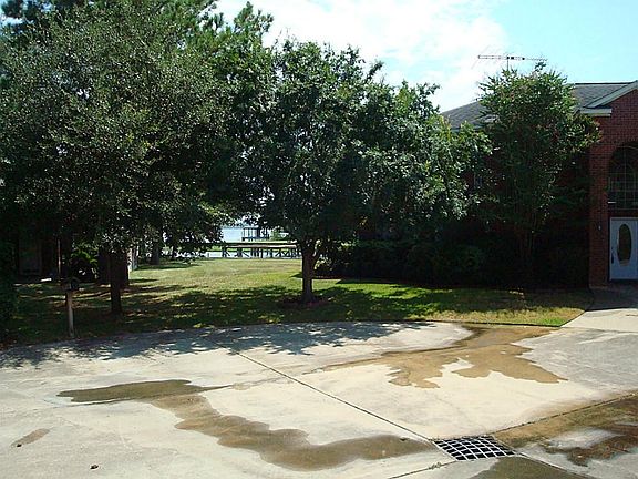 2nd image of 202 Lake Walden Cv