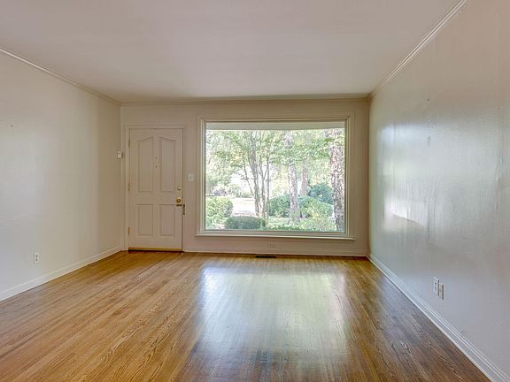 3rd image of 105 Lasalle Ct
