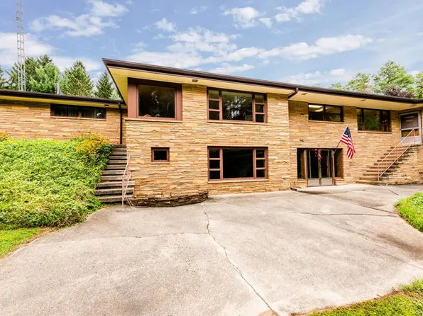 120 Biastock Rd, Benton Harbor, MI 49022