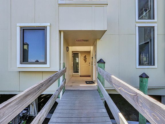 3rd image of 2051 NE Ocean Boulevard #25