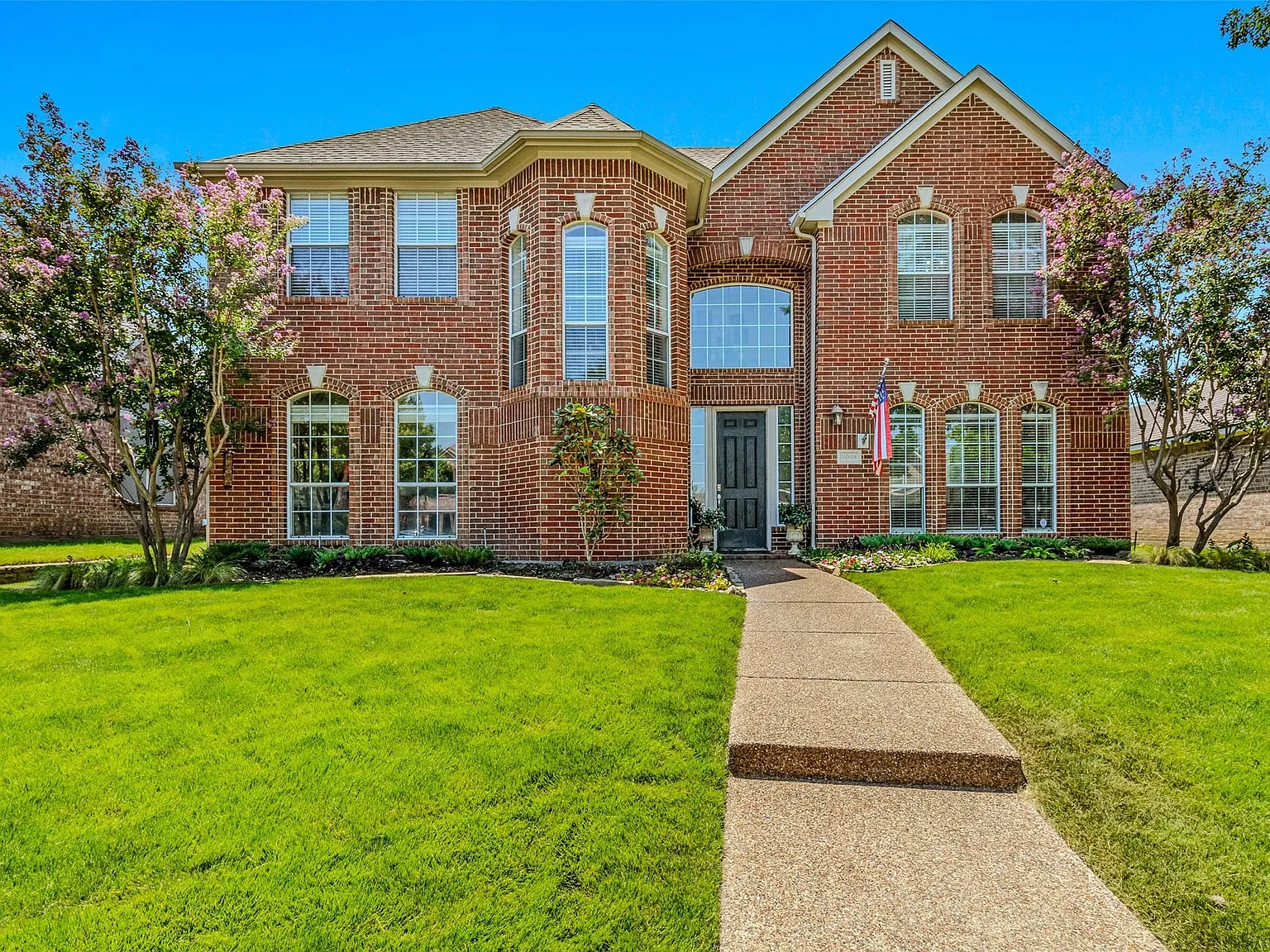 5 bed, 3.0 bath, 3041 sqft, $3,750 — Photo 2