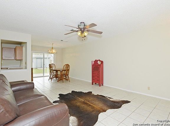 4th image of 7650 Chatsworth