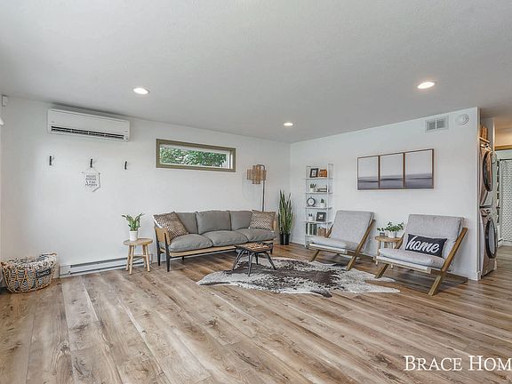 5th image of 11899 Stauffer Dr NE