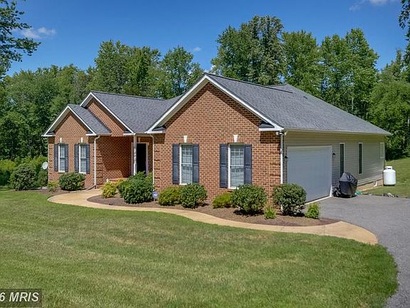 2nd image of 10 Fleetwood Farm Ln