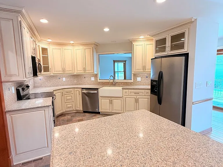 1182 E Evans St — Photo 10