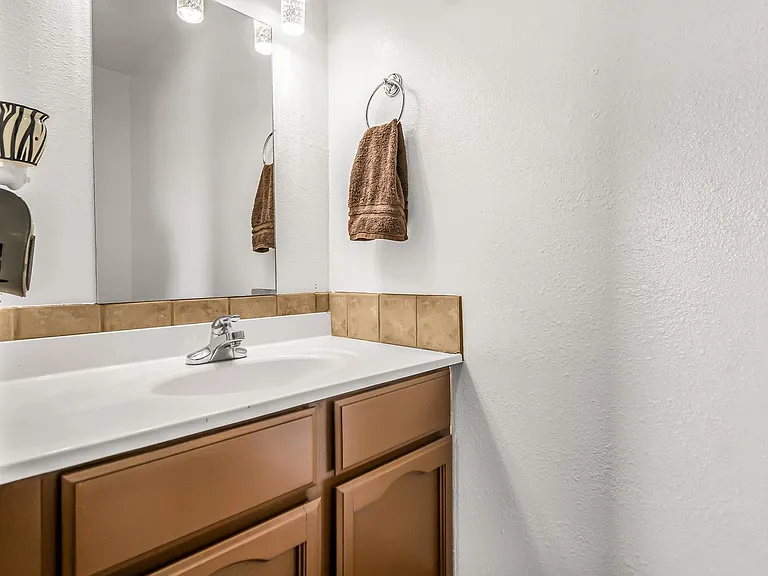 252 E Rangely Ave — Photo 8