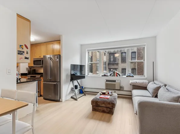 301 Elizabeth Street image 1 of 10