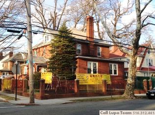 4749 162nd St, Flushing, NY 11358