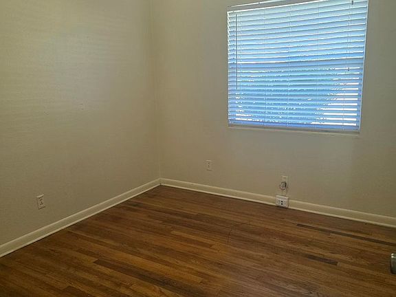 4th image of 1927 Delaroche Dr E